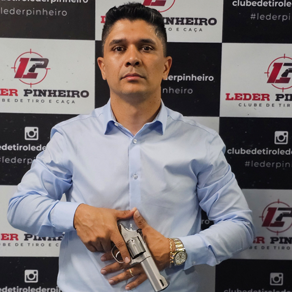 LEDER PINHEIRO