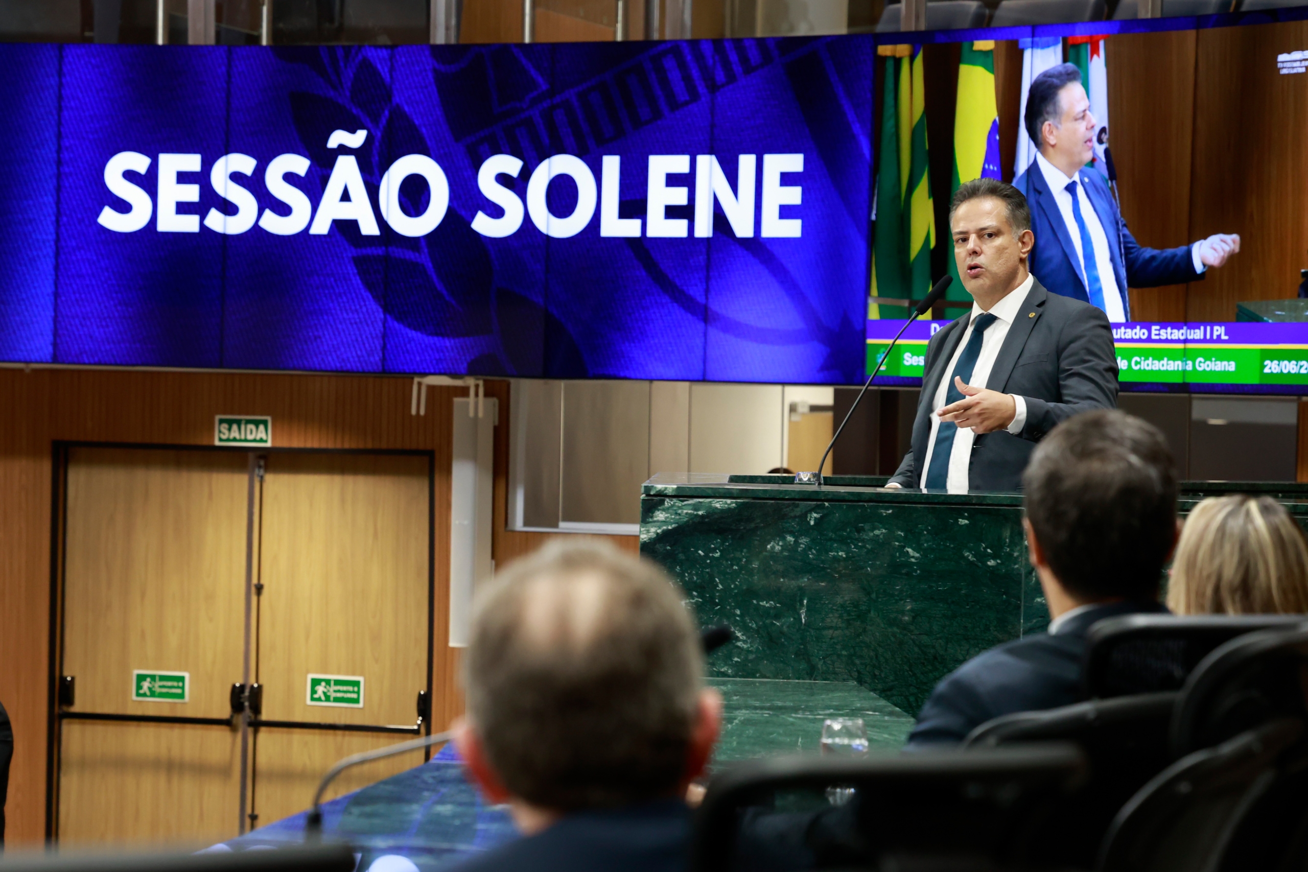 Deputado estadual Delegado Eduardo Prado discursa na tribuna da Alego na sessão solene dos 100 anos da CBC