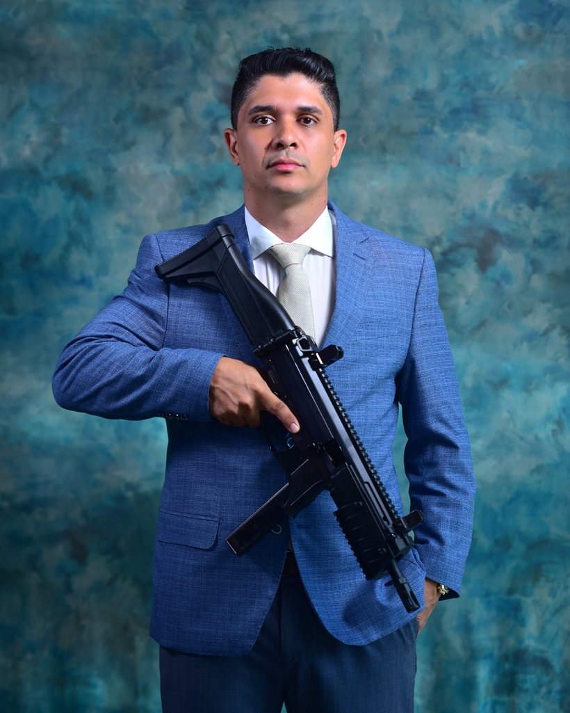 Leder Pinheiro — instrutor e armeiro credenciado pela Polícia Federal